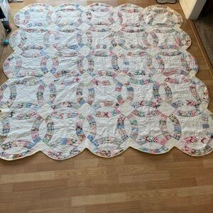Vintage 1930’s Handmade Double Wedding Ring Quilt 79”x80”